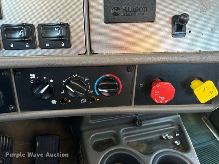 image for item DV1962 2016 Kenworth T370 semi truck