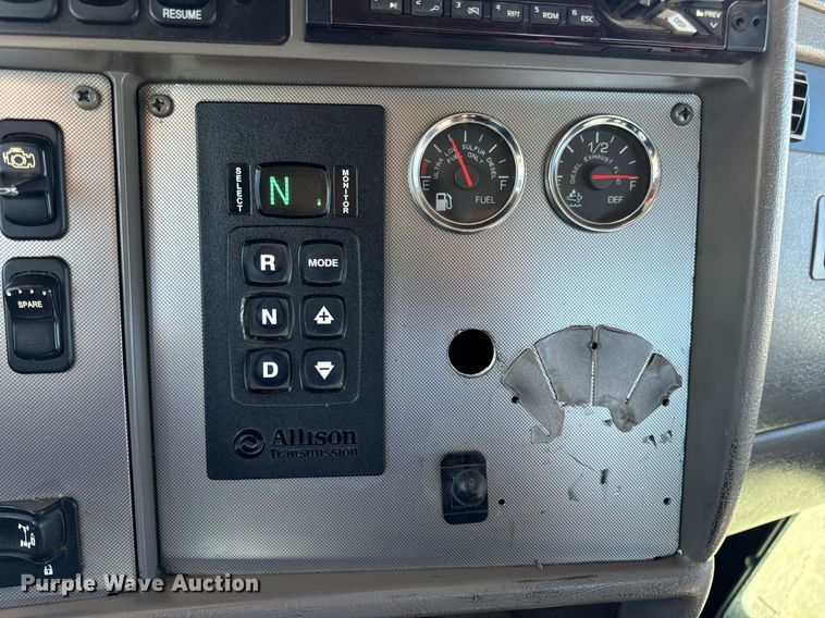 image for item DV1962 2016 Kenworth T370 semi truck