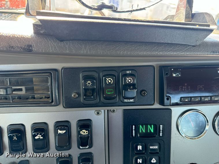 image for item DV1962 2016 Kenworth T370 semi truck