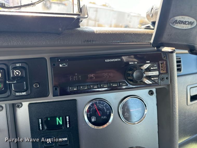 image for item DV1962 2016 Kenworth T370 semi truck