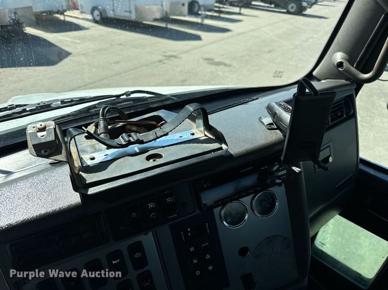 image for item DV1962 2016 Kenworth T370 semi truck