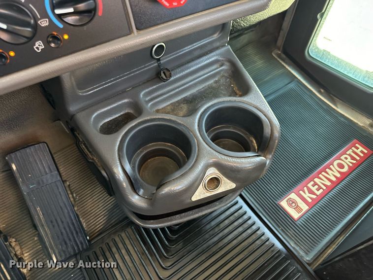 image for item DV1962 2016 Kenworth T370 semi truck