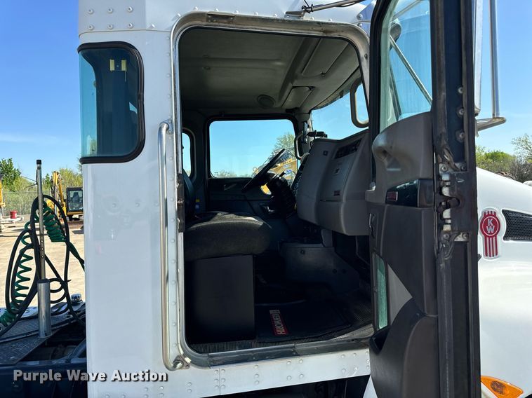 image for item DV1962 2016 Kenworth T370 semi truck