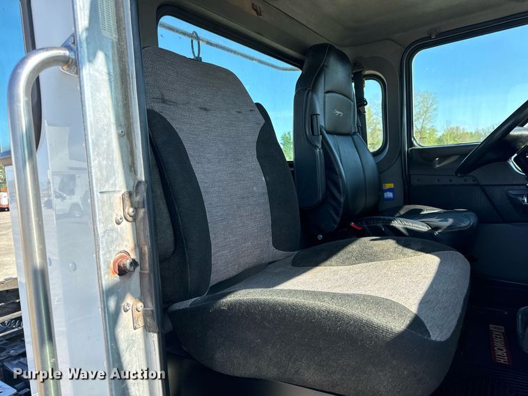 image for item DV1962 2016 Kenworth T370 semi truck