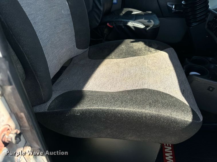 image for item DV1962 2016 Kenworth T370 semi truck