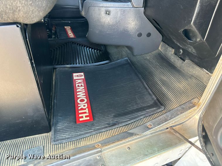 image for item DV1962 2016 Kenworth T370 semi truck