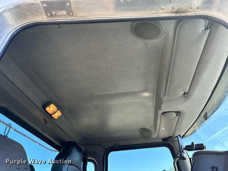 image for item DV1962 2016 Kenworth T370 semi truck