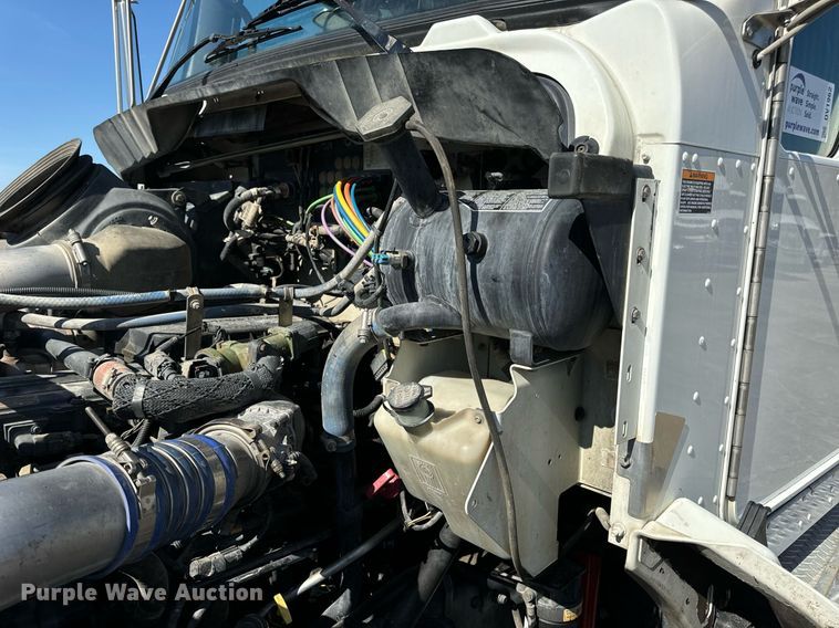 image for item DV1962 2016 Kenworth T370 semi truck