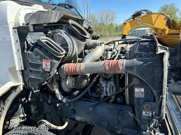 image for item DV1962 2016 Kenworth T370 semi truck