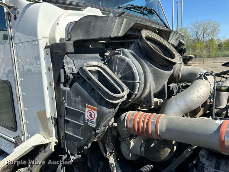 image for item DV1962 2016 Kenworth T370 semi truck