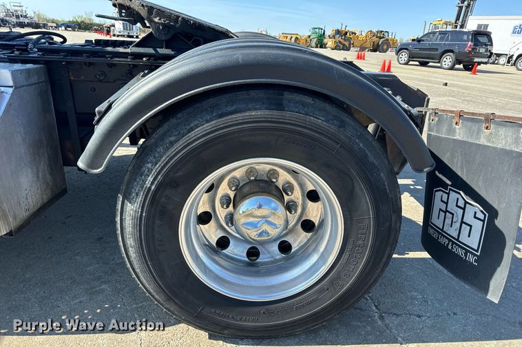 image for item DV1962 2016 Kenworth T370 semi truck