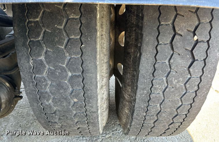 image for item DV1962 2016 Kenworth T370 semi truck