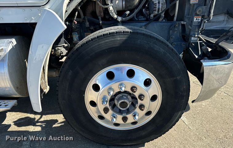 image for item DV1962 2016 Kenworth T370 semi truck