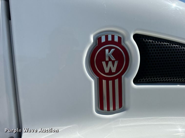 image for item DV1962 2016 Kenworth T370 semi truck