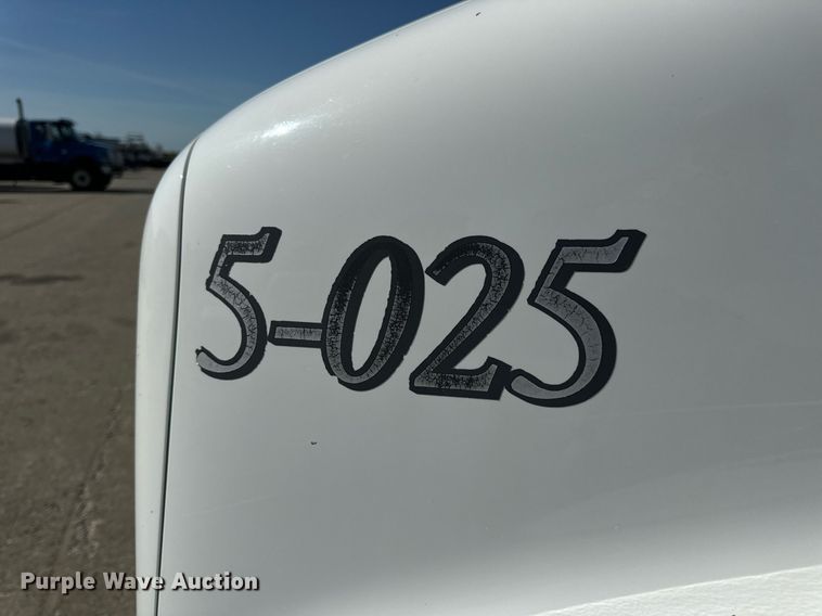 image for item DV1962 2016 Kenworth T370 semi truck