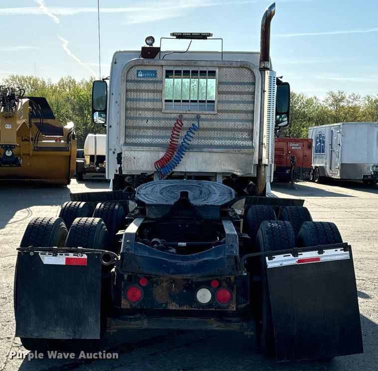 image for item DV1963 1999 Volvo VN semi truck