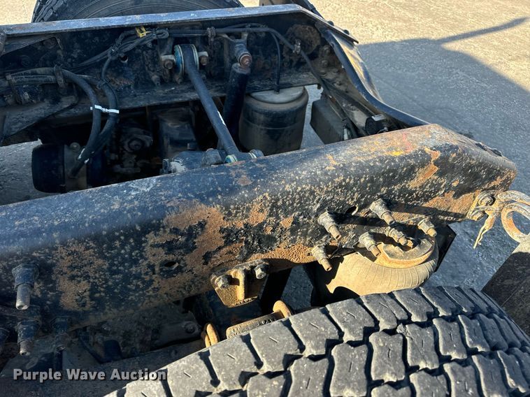 image for item DV1963 1999 Volvo VN semi truck