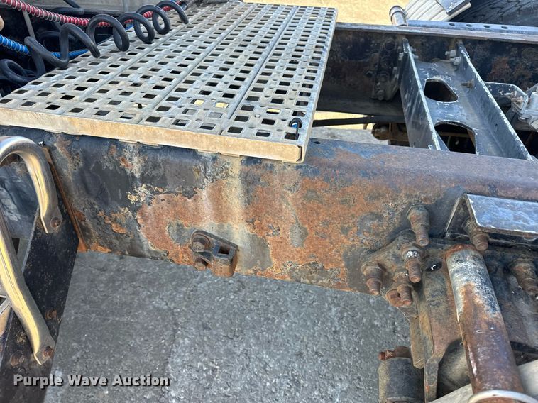 image for item DV1963 1999 Volvo VN semi truck