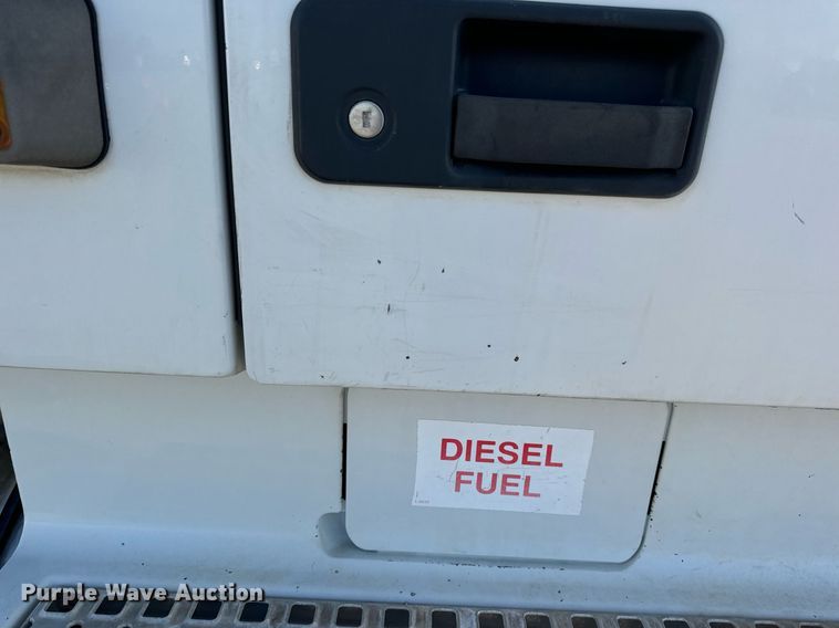 image for item DV1963 1999 Volvo VN semi truck