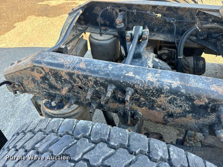 image for item DV1963 1999 Volvo VN semi truck