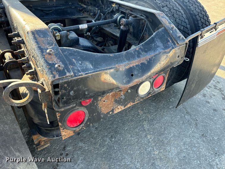 image for item DV1963 1999 Volvo VN semi truck