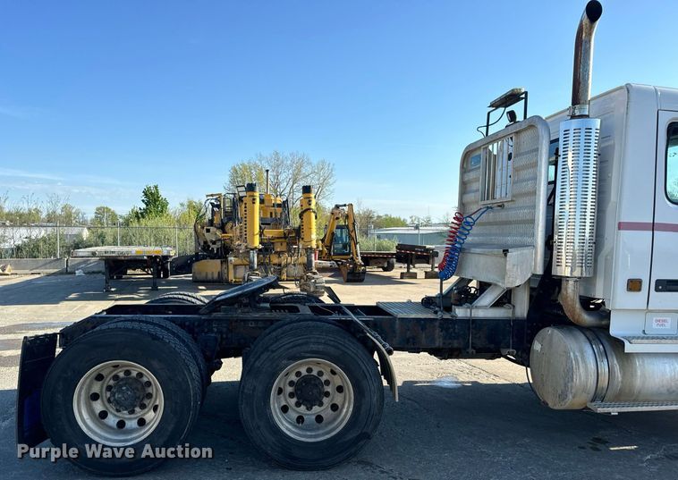 image for item DV1963 1999 Volvo VN semi truck