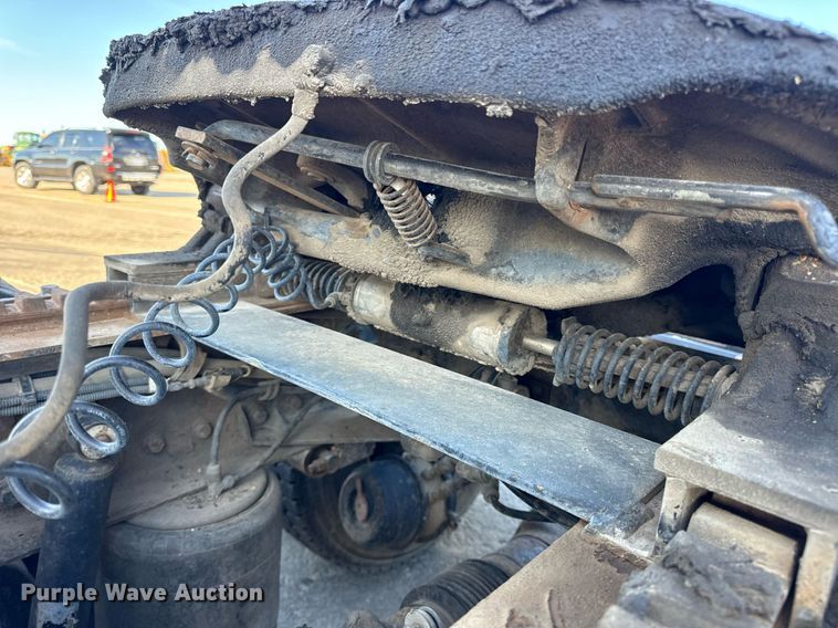 image for item DV1963 1999 Volvo VN semi truck