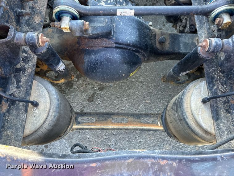 image for item DV1963 1999 Volvo VN semi truck