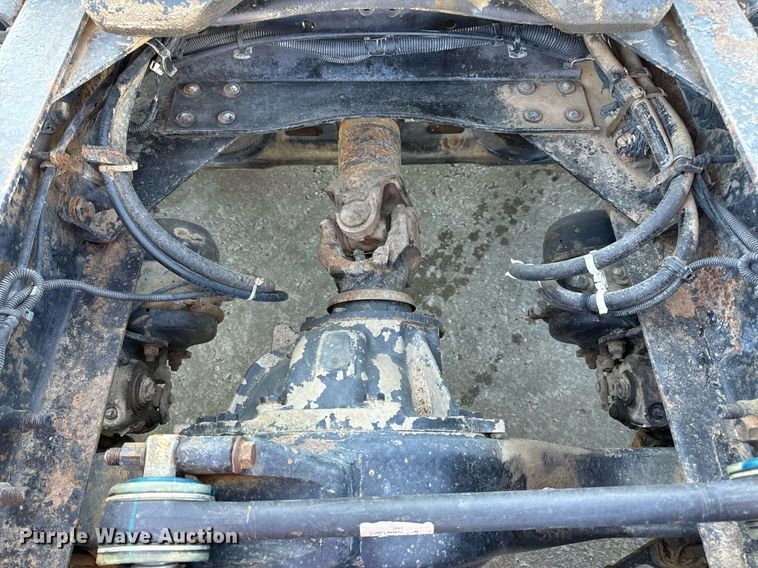 image for item DV1963 1999 Volvo VN semi truck