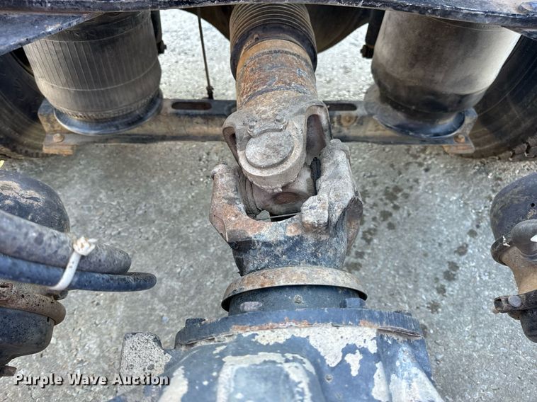 image for item DV1963 1999 Volvo VN semi truck