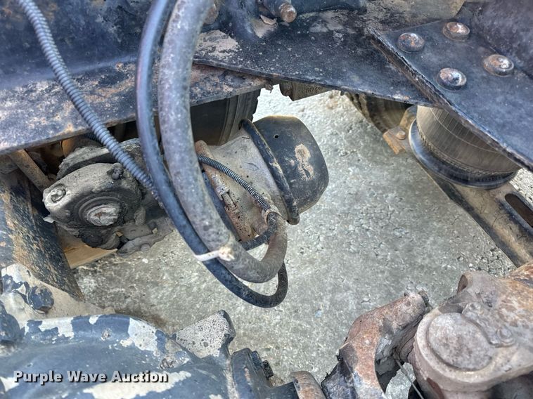 image for item DV1963 1999 Volvo VN semi truck