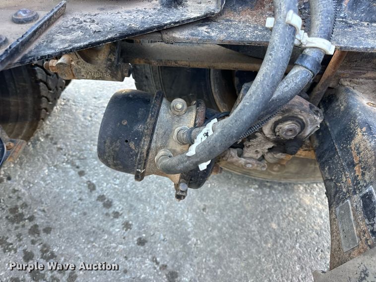 image for item DV1963 1999 Volvo VN semi truck