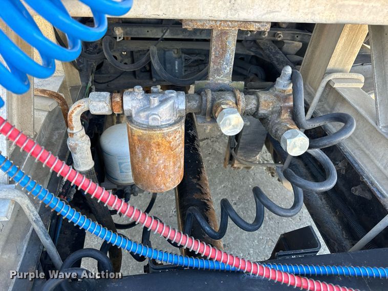 image for item DV1963 1999 Volvo VN semi truck