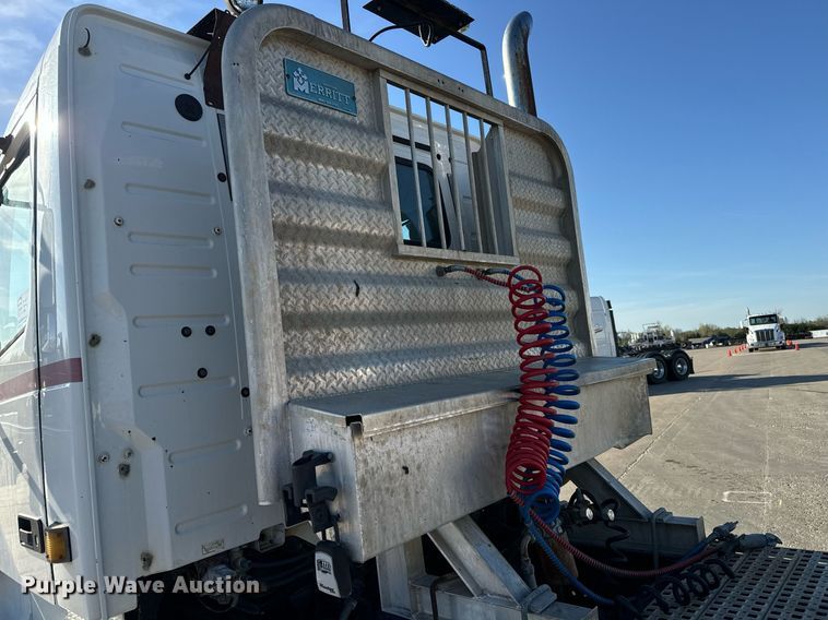 image for item DV1963 1999 Volvo VN semi truck