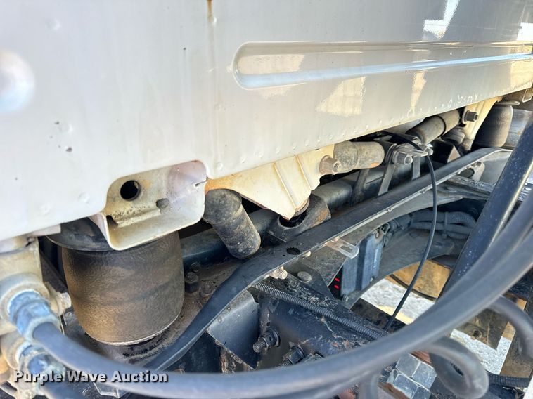 image for item DV1963 1999 Volvo VN semi truck