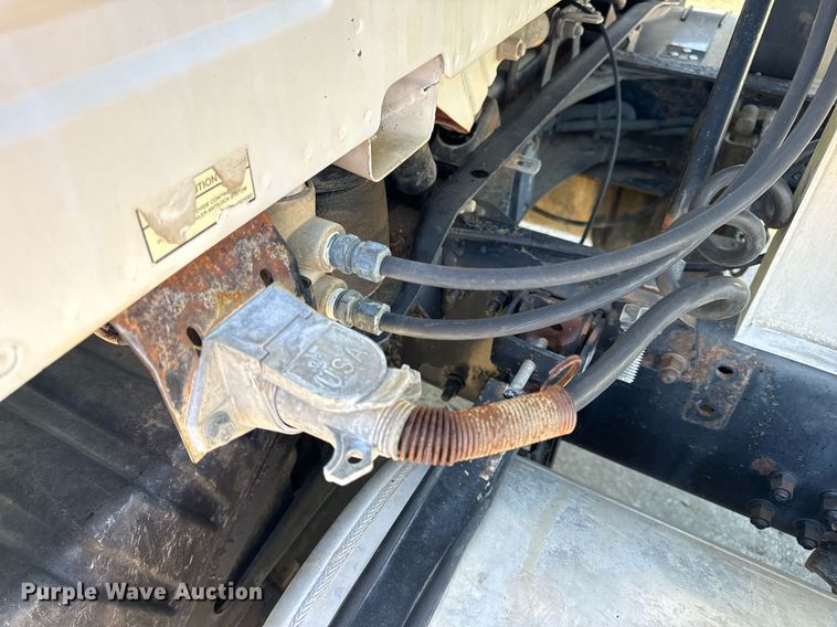 image for item DV1963 1999 Volvo VN semi truck