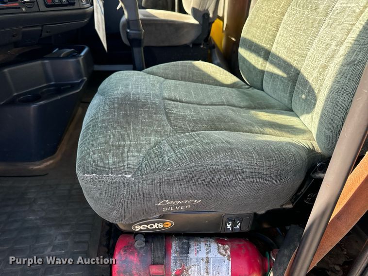 image for item DV1963 1999 Volvo VN semi truck