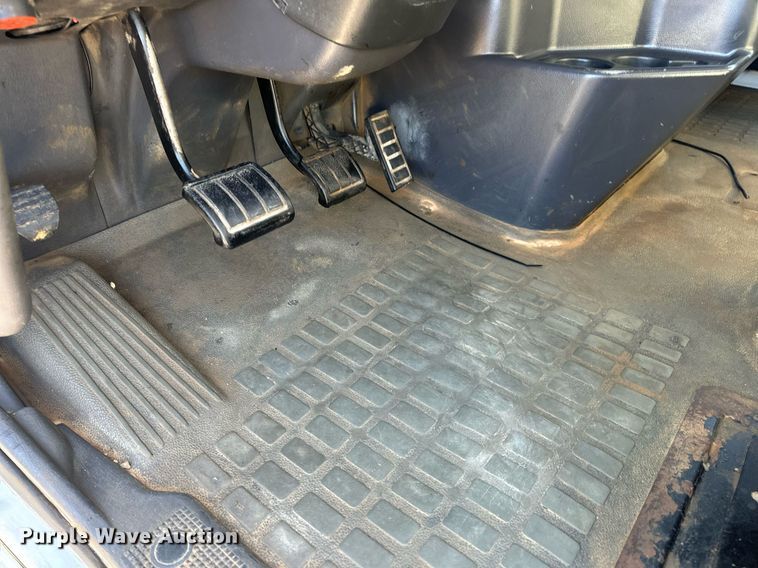 image for item DV1963 1999 Volvo VN semi truck