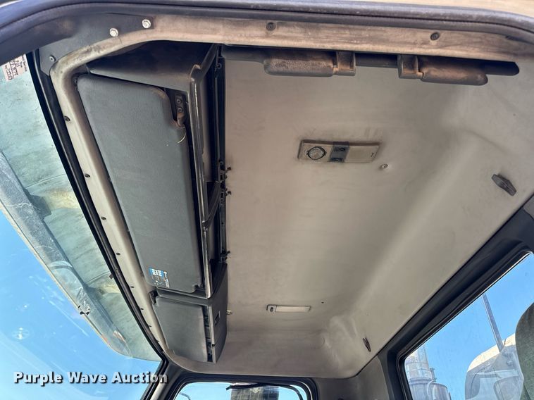 image for item DV1963 1999 Volvo VN semi truck