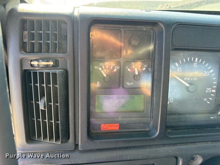 image for item DV1963 1999 Volvo VN semi truck