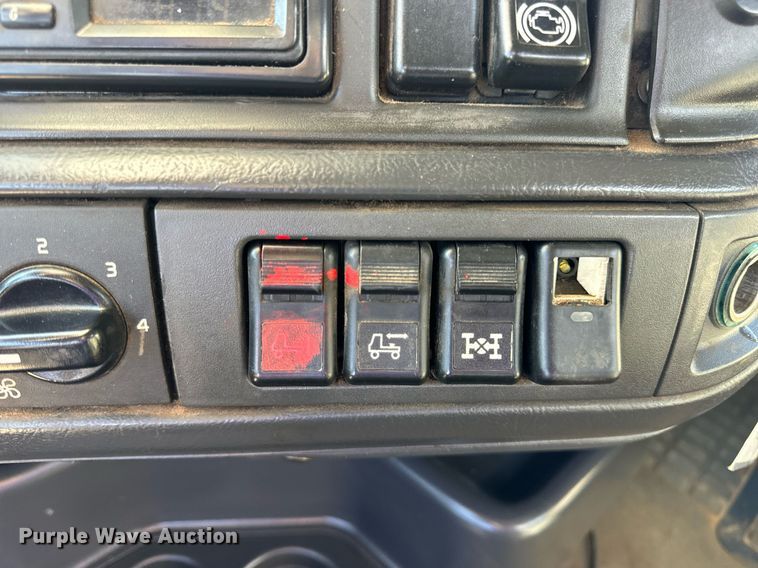 image for item DV1963 1999 Volvo VN semi truck