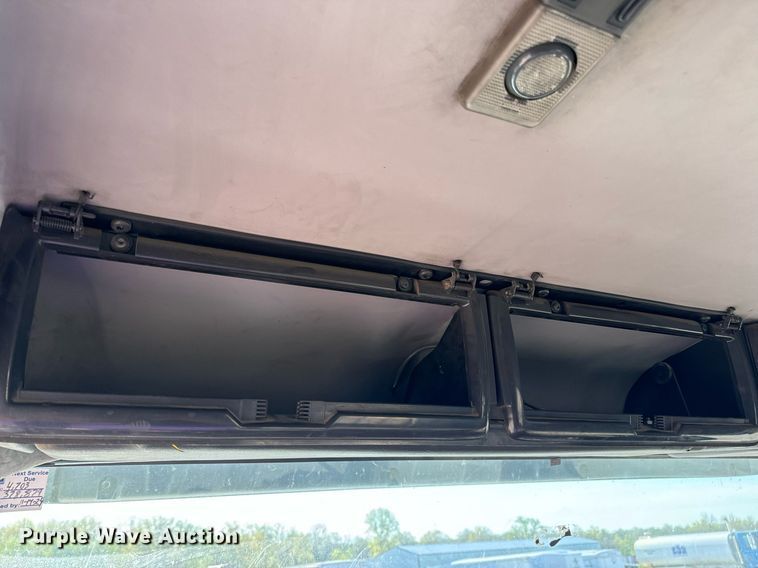 image for item DV1963 1999 Volvo VN semi truck