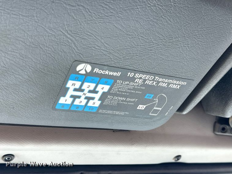 image for item DV1963 1999 Volvo VN semi truck