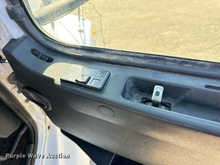 image for item DV1963 1999 Volvo VN semi truck