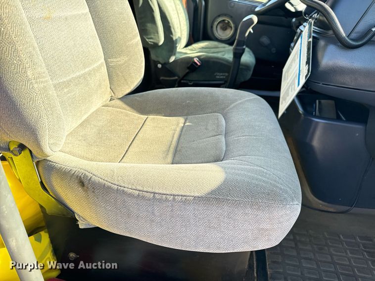 image for item DV1963 1999 Volvo VN semi truck