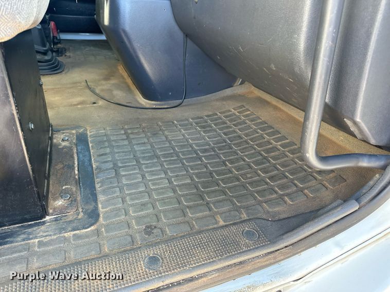 image for item DV1963 1999 Volvo VN semi truck