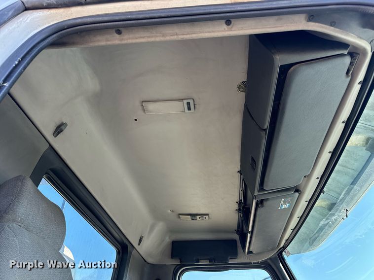 image for item DV1963 1999 Volvo VN semi truck