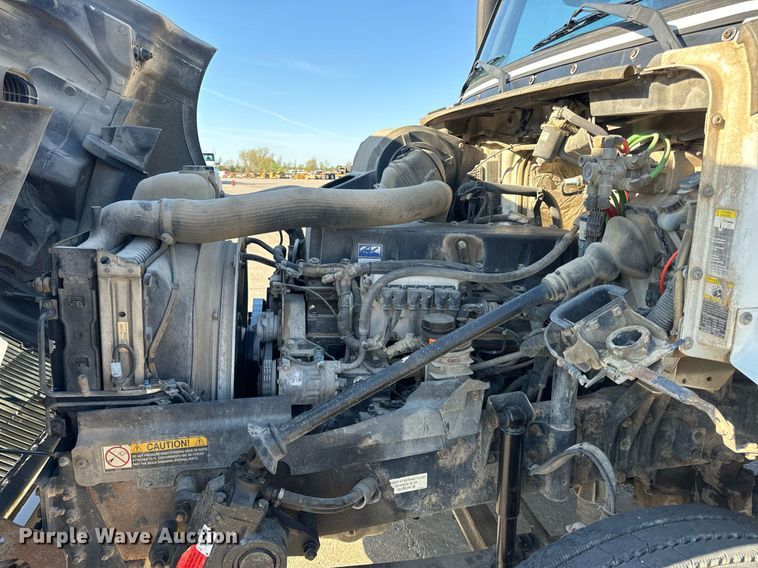 image for item DV1963 1999 Volvo VN semi truck