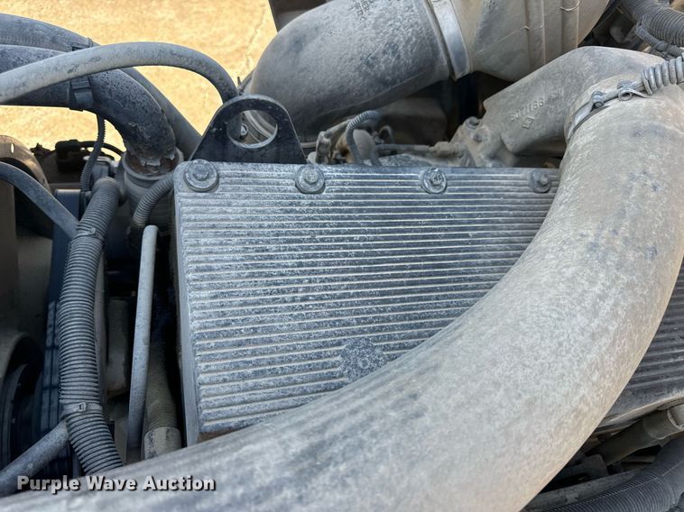 image for item DV1963 1999 Volvo VN semi truck