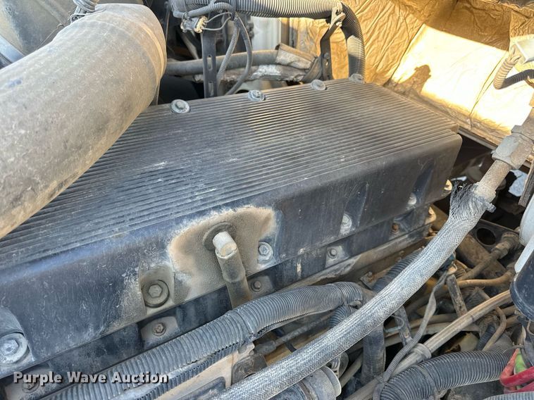 image for item DV1963 1999 Volvo VN semi truck